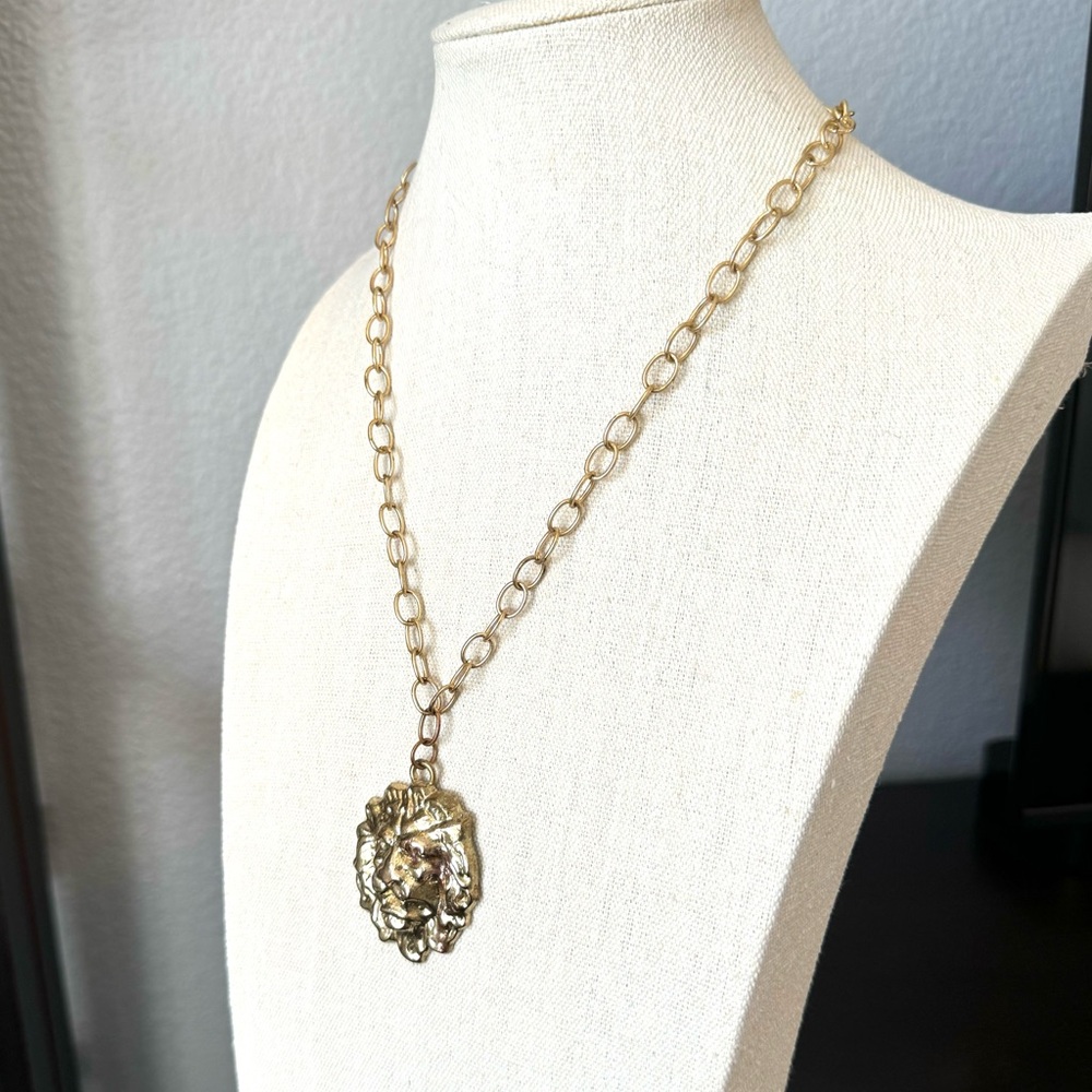 Vintage Lions Head Necklace - Picture 4 of 8